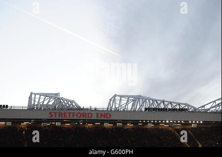 Fußball - FA Cup - Viertelfinale - Manchester United gegen Chelsea - Old Trafford. Ein allgemeiner Blick auf das Stretford-Ende bei Old Trafford Stockfoto