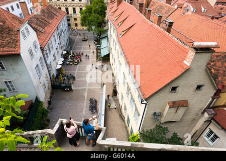 Graz, Österreich - 18. Juni 2016: Ein paar Fotos von der Aussicht auf Schlossbergplatz, dem Schlossplatz Hügel nimmt die Verbindung ist Stockfoto