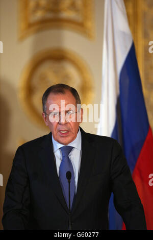 Der Außenminister der Russischen Föderation, Sergej Lawrow, während einer Pressekonferenz im Außenministerium im Zentrum von London nach den jährlichen gemeinsamen Außenministergesprächen zwischen Großbritannien und Russland. Stockfoto