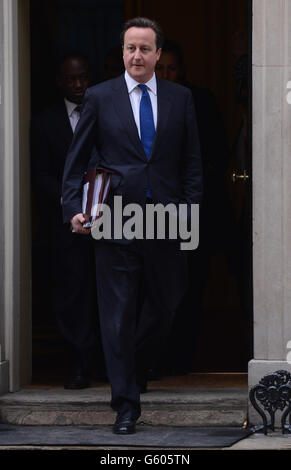 Premierminister David Cameron verlässt die Downing Street am Morgen des Budgettages. Stockfoto