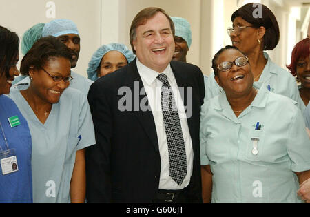 Prescott besucht Central Middlesex Hospital Stockfoto