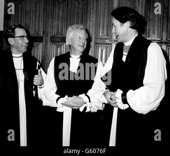 Der Bischof von Durham in der robing room Stockfoto