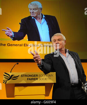 Lord Ashdown, ehemaliger Liberaldemokrat, spricht auf der Frühjahrstagung der Liberaldemokraten im Hilton Brighton Metropole. Stockfoto