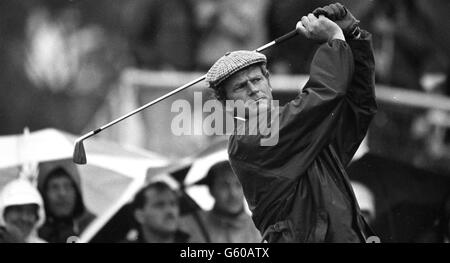 SANDY LYLE AM MUIRFIELD 1987. SANDY LYLE SCHWINGT BEIM ERSTEN TEE AM DRITTEN TAG DER BRITISH OPEN GOLF CHAMPIONSHIP IN MUIRFIELD Stockfoto