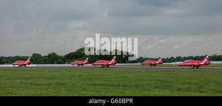 RAF rote Pfeil Hawk-Jets in Biggin Hill Airport Festival of Flight Airshow in Kent ausziehen wird vorbereitet Stockfoto