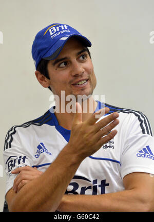 England Kapitän Alastair Cook spricht mit den Medien während einer Trainingseinheit im Basin Reserve, Wellington, Neuseeland. Stockfoto