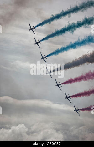 RAF rote Pfeil Hawk-Jets in Formation am Himmel Stockfoto