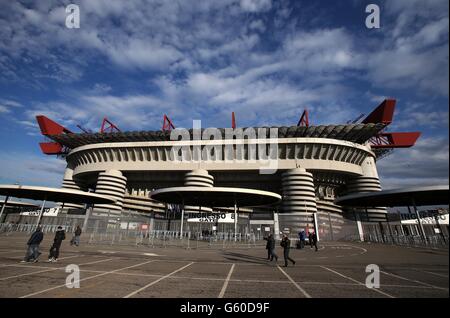 Fußball - UEFA Europa League - 16. Runde - zweites Bein - Inter Mailand / Tottenham Hotspur - Stadio Giuseppe Meazza. Allgemeiner Blick vor dem Spiel vor dem Stadio Giuseppe Meazza Stockfoto