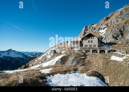 Die Bad Kissinger Hütte am Südwest des Aggensteins Bad Kissinger Hütte im Winter, Allgäuer Alpen, Tannheimer Gebirge, Pfronten Stockfoto