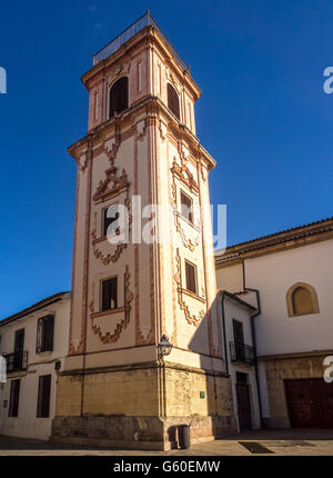 CORDOBA, SPANIEN - 2016. MÄRZ 2016: Der Glockenturm der Kirche Iglesia de Santo Domingo auf dem Plaza de la Compania Stockfoto