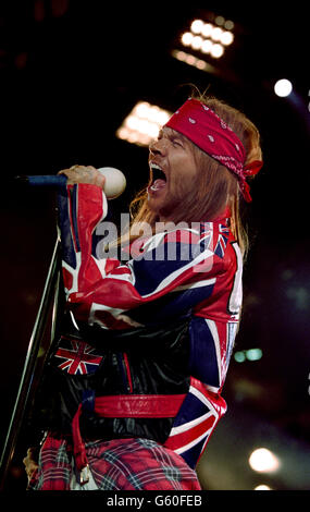 Axel Rose, von Guns n' Roses, auf der Bühne während des Freddie Mercury Tribute Konzerts in Wembley. Stockfoto
