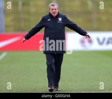 Fußball - WM-Qualifikation 2014 - Gruppe H - San Marino gegen England - England Trainings- und Pressekonferenz - St. George's Park. Englands Manager Roy Hodgson während des Trainings Stockfoto