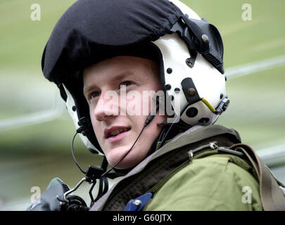 Tom Mountney (19) - ein junger Luftkadet aus Wolverhampton - bevor er mit den weltberühmten Red Arrows bei RAF Scampton, Lincolnshire, fliegen soll. * Toms Flug ist eine Belohnung für den Sieg auf einem Jugendtrainingskurs und er wird einer der jüngsten Menschen der Welt sein, die mit dem RAF-Team fliegen. Stockfoto