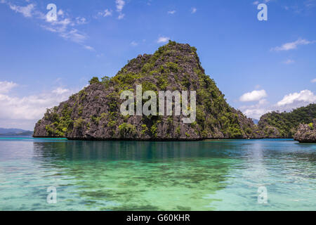 Kalkfelsen und Lagune in Palawan Insel Stockfoto