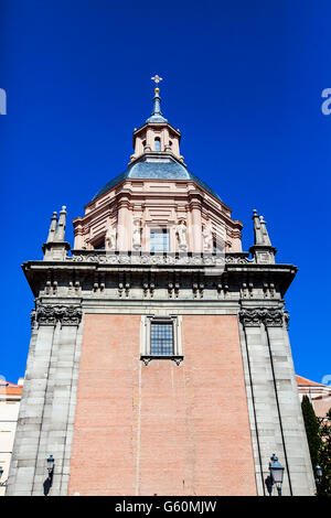 Hauptturm der Iglesia de San Andres. Stockfoto