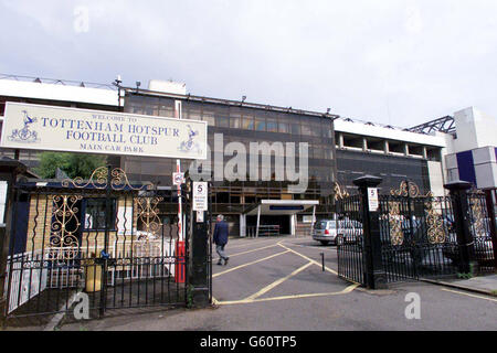 White Hart Lane - Spornen. Vor den Toren von Tottenham Hotspur's Ground, White Hart Lane, London. Stockfoto