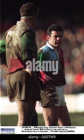 24-FEB-96. Pilkington Cup - Leicester Tigers / Harlequins. Der englische Kapitän will Carling ist nicht amüsiert, da Harlekine gegen Leicester verlieren Stockfoto