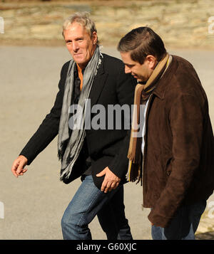 Michael Bolton (links) bei einem Besuch des Weinguts Quinta das Carvalhas der Weinkellerei Real Companhia Velha im Douro-Tal, Portugal. Stockfoto