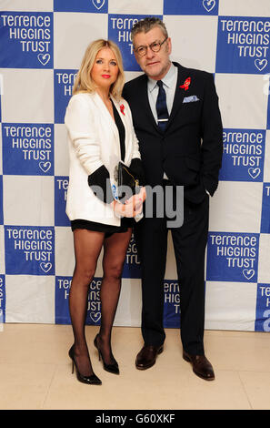 Terrence Higgins Trust's Lighthouse Gala Auction - London. Jack Vettriano und Siobhan McKay kommen bei der Terrence Higgins Trust Auktion bei Christie's in London an. Stockfoto