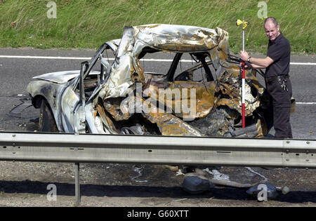 Die Szene auf der A 42 in der Nähe von Worthington, wo zwei Leicestershire Polizisten bei einem Verkehrsunfall ums Leben kamen. Der Zusammenstoß geschah, als ihr markiertes Patrouillenauto und ein weißer Transporter auf der nordwärts fahrenden Fahrbahn zusammenprallten. * EIN Polizeisprecher sagte, dass der Van-Fahrer, ein 38-jähriger Mann, auf der Polizeistation Beaumont Leys festgehalten wurde. Stockfoto