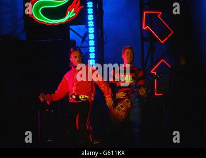 The Prodigy - Reading Festival. Keith Flint von The Prodigy tritt auf der Hauptbühne beim Carling Reading Festival auf. Stockfoto