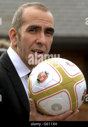 Fußball - Barclays Premier League - Paolo Di Canio Enthüllung - Akademie des Lichts. Der neue Sunderland Manager Paolo Di Canio posiert für Fotografen nach einem Fotocall an der Academy of Light, Sunderland. Stockfoto