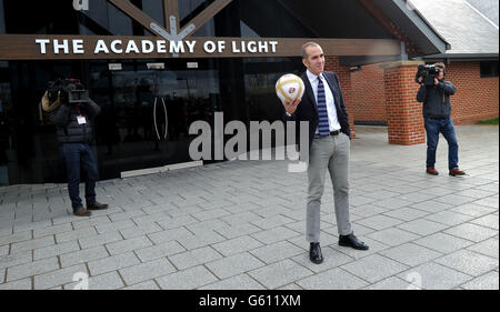 Fußball - Barclays Premier League - Paolo Di Canio Enthüllung - Academy of Light Stockfoto