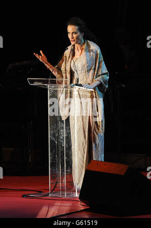 Andie MacDowell hält eine Rede während der Taufe der 2 neuen Schiffe der DouroAzul-Flotte in Porto, Portugal. Sharon Stone und Andie MacDowell sollen den neuen Schiffen als „Godmothers“ zur Verfügung stehen. Stockfoto