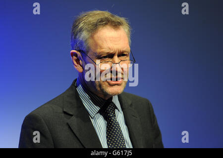 Sir Peter Soulsby, Bürgermeister von Leicester, spricht während der Konferenz der Föderation der Kleinunternehmen 2013 in The Curve, Leicester. DRÜCKEN SIE VERBANDSFOTO. Bilddatum: Freitag, 22. März 2013. Stockfoto