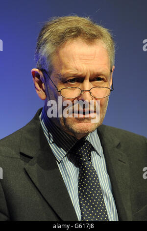 Sir Peter Soulsby, Bürgermeister von Leicester, spricht während der Konferenz der Föderation der Kleinunternehmen 2013 in The Curve, Leicester. DRÜCKEN SIE VERBANDSFOTO. Bilddatum: Freitag, 22. März 2013. Stockfoto