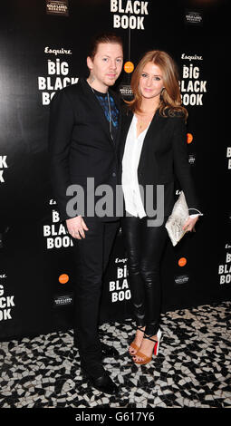 Einführung des Esquire Big Black Book - London. Professor Green und Millie Mackintosh treffen bei der Eröffnung des Esquire Big Black Book bei SUSHISAMBA in London ein. Stockfoto