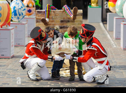 Lindt große Eiersuche Stockfoto