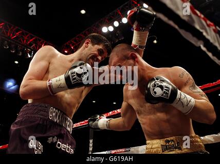 Boxen - Englisch Super Middleweight Titel - Rocky Fielding / Wayne Reed - Echo Arena. Rocky Fielding (links) und Wayne Reed in ihrem englischen Super Middleweight Titelkampf in der Echo Arena, Liverpool. Stockfoto