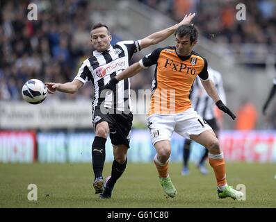 Yohan Cabaye Von Newcastle United (links) Und Danny Simpson (rechts 