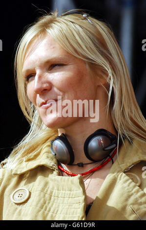 Jo Whiley - Ein Großer Sonntag. Jo Whiley auf der Bühne während des „One Big Sunday“-Musikkonzerts von Radio One im Victoria Park, Leicester. Stockfoto