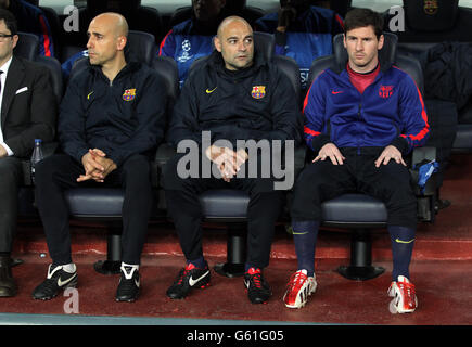 Fußball - UEFA Champions League - Viertelfinale - zweite Etappe - Barcelona gegen Paris Saint Germain - Nou Camp. Lionel Messi von Barelona startet auf der Bank Stockfoto