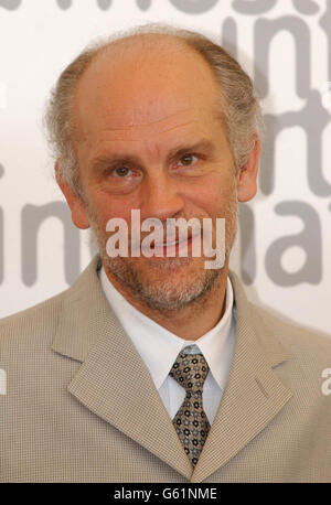 Schauspieler John Malkovich bei der Premiere seines neuen Films „Ripley's Game“ beim 59. Internationalen Filmfestival in Venedig, Terrazza del Casino in Lido, Venedig. Stockfoto