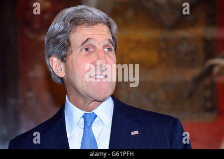 US-Außenminister John Kerry vor einem Treffen im Außenministerium und im Commonwealth Office im Zentrum von London. Stockfoto