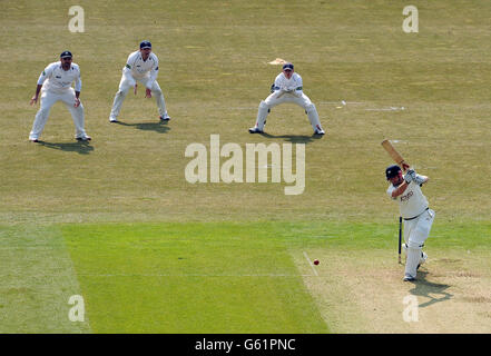 Cricket - LV=County Championship - Division One - Day One - Yorkshire V Sussex - Headingley. Yorkshire's Jonny Bairstow in Aktion während des LV=County Championship Division One Matches in Headingley, Leeds. Stockfoto