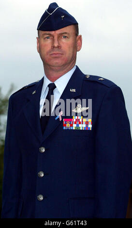 Steven A Roser US Air Force Brigadegeneral Steven A. Roser (2. von rechts), ehemaliger ...