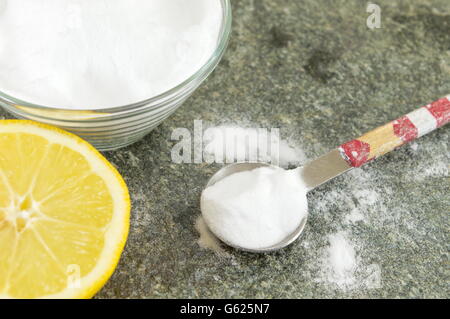 Diät Rezept: Backpulver und frische Früchte Stockfoto