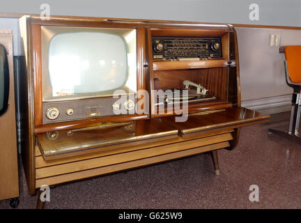 Modell: Trilogie 1059 Stereo - Schaub Und Schaub-Lorenz Trilogie 1059 Stereo [TV Radio] Jahr: 1961/1962 Stockfoto