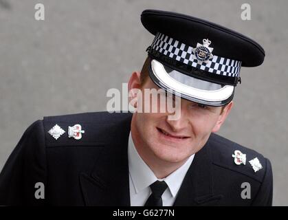 Lambeth's amtierender Chef des Polizeichefs Supt Brian Moore vor der Brixton Police Station, Süd-London. Chief Supt Moore verhaftete einen mutmaßlichen Drogenhändler, der den Fehler begangen hatte, dem leitenden Polizeibeamten angeblich Cannabis anzubieten. Stockfoto