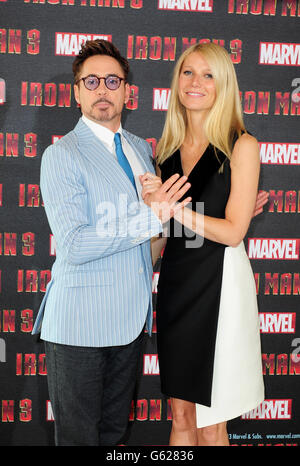 Robert Downey Jr und Gwyneth Paltrow eine Fotowand für den neuen Film Iron man 3 im Dorchester Hotel in London. Stockfoto