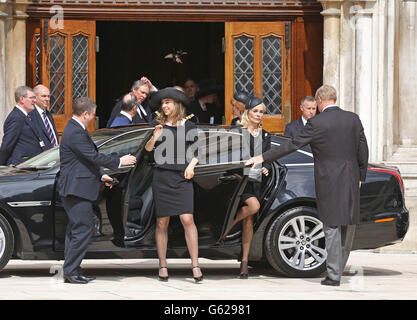 Die Familie Thatcher kam im Guildhall an, um Freunde und Familie von Baroness Thatcher zu empfangen, die von der City of London Corporation nach ihrem Trauerdienst in der St. Paul's Cathedral im Zentrum von London veranstaltet wurde. Stockfoto