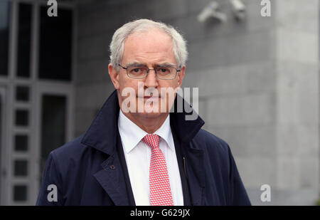 Geburtshelfer Dr. Peter Boylan auf der Suche nach dem Tod von Savita Halappanavar am Galway Coroners Court. Stockfoto