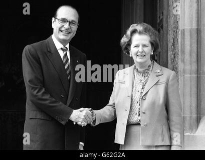 Premierministerin Margaret Thatcher trifft ihren französischen Amtskollegen Jacques Chirac zu Gesprächen in Chequers. Stockfoto