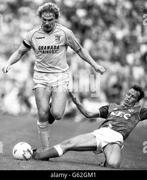 Coventry City Verteidiger Brian Kilcline, 25, in Aktion, der sich im Sommer 1985 aus Norwich City dem Sky Blues anschloss, wo er die Lehrlingsränge aufgestiegen war. Stockfoto