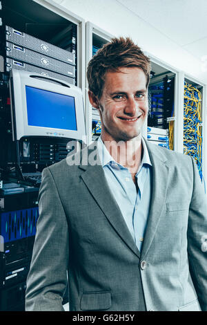 Die Mainframe und Kommunikation Racks im Rechenzentrum für große Unternehmen Stockfoto