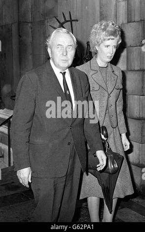 Lady Falkender (die ehemalige Frau Marcia Williams) mit Ex-Premierminister Sir Harold Wilson... Sie erstellte Sir Harolds wichtigste Rücktrittsliste, die von Joe Haines, seinem ehemaligen Pressesprecher, behauptet wird. Stockfoto